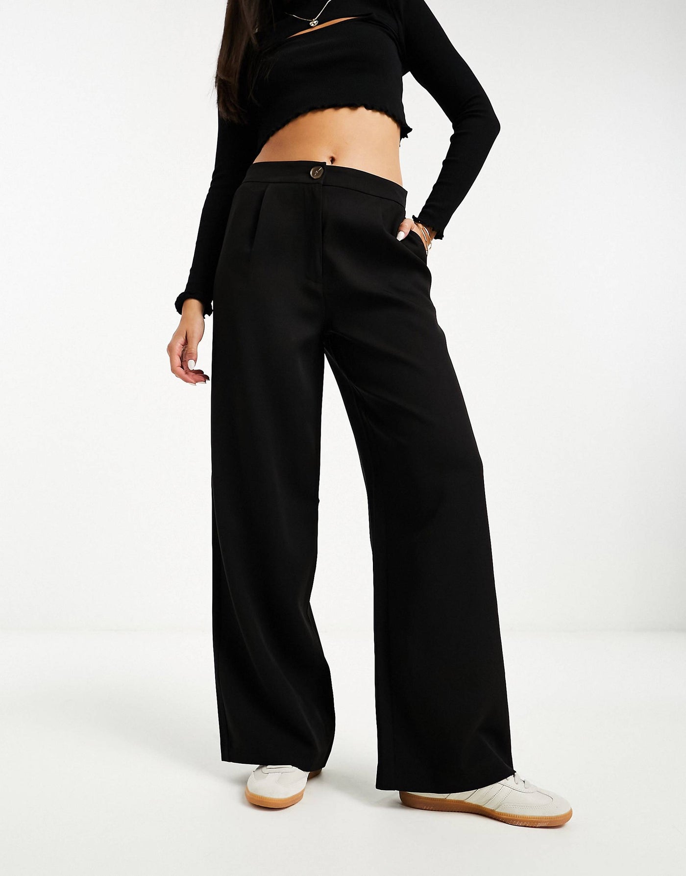 Slouchy dad pants in brown