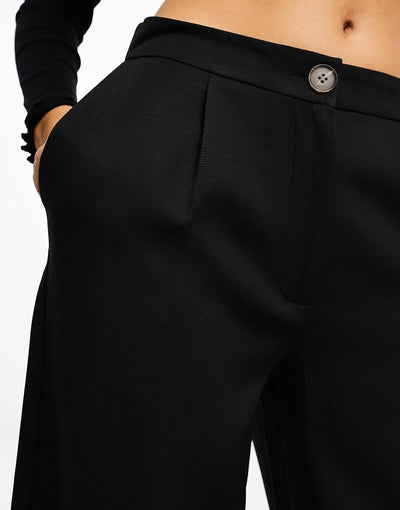 Slouchy dad pants in brown