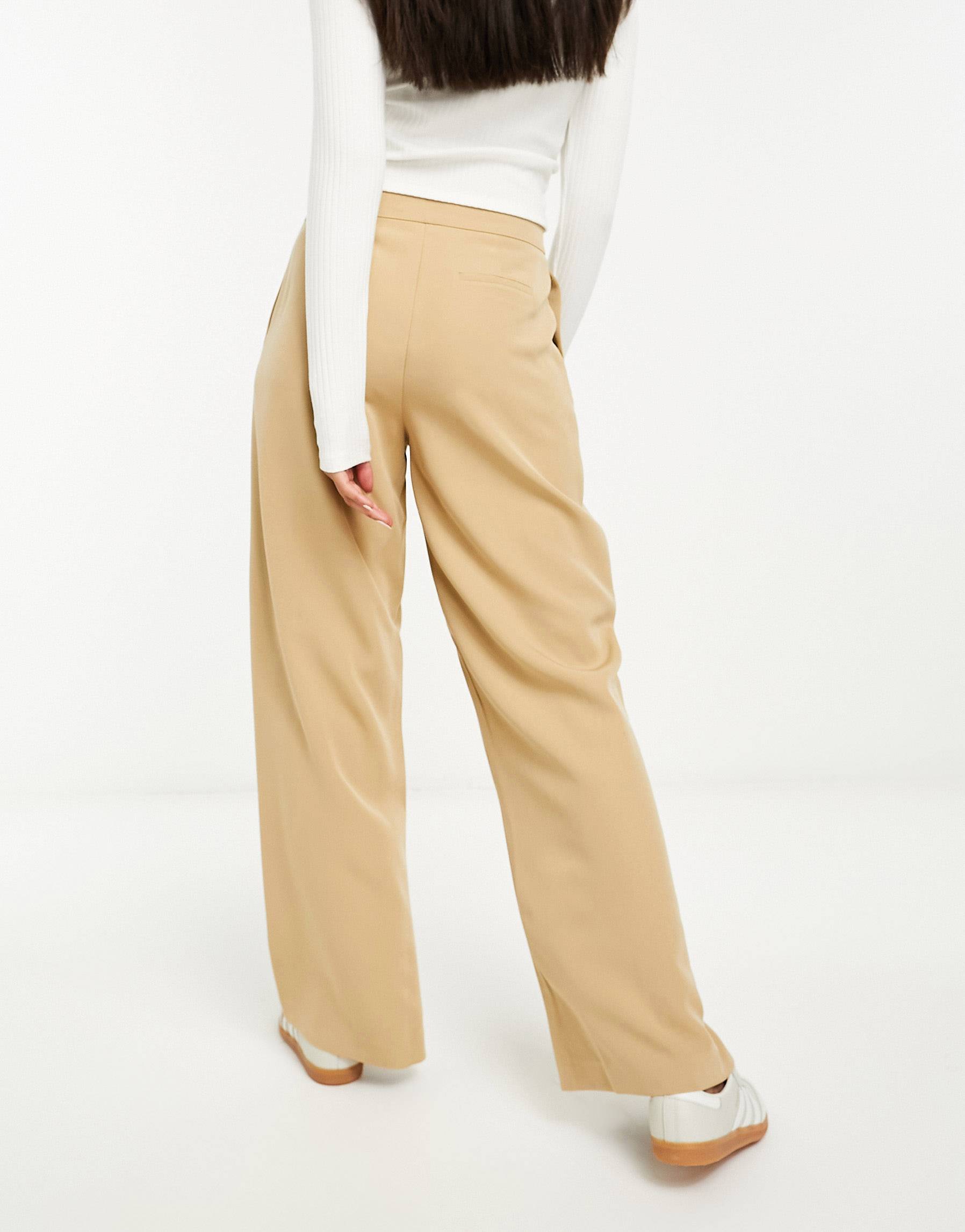 Slouchy dad pants in brown