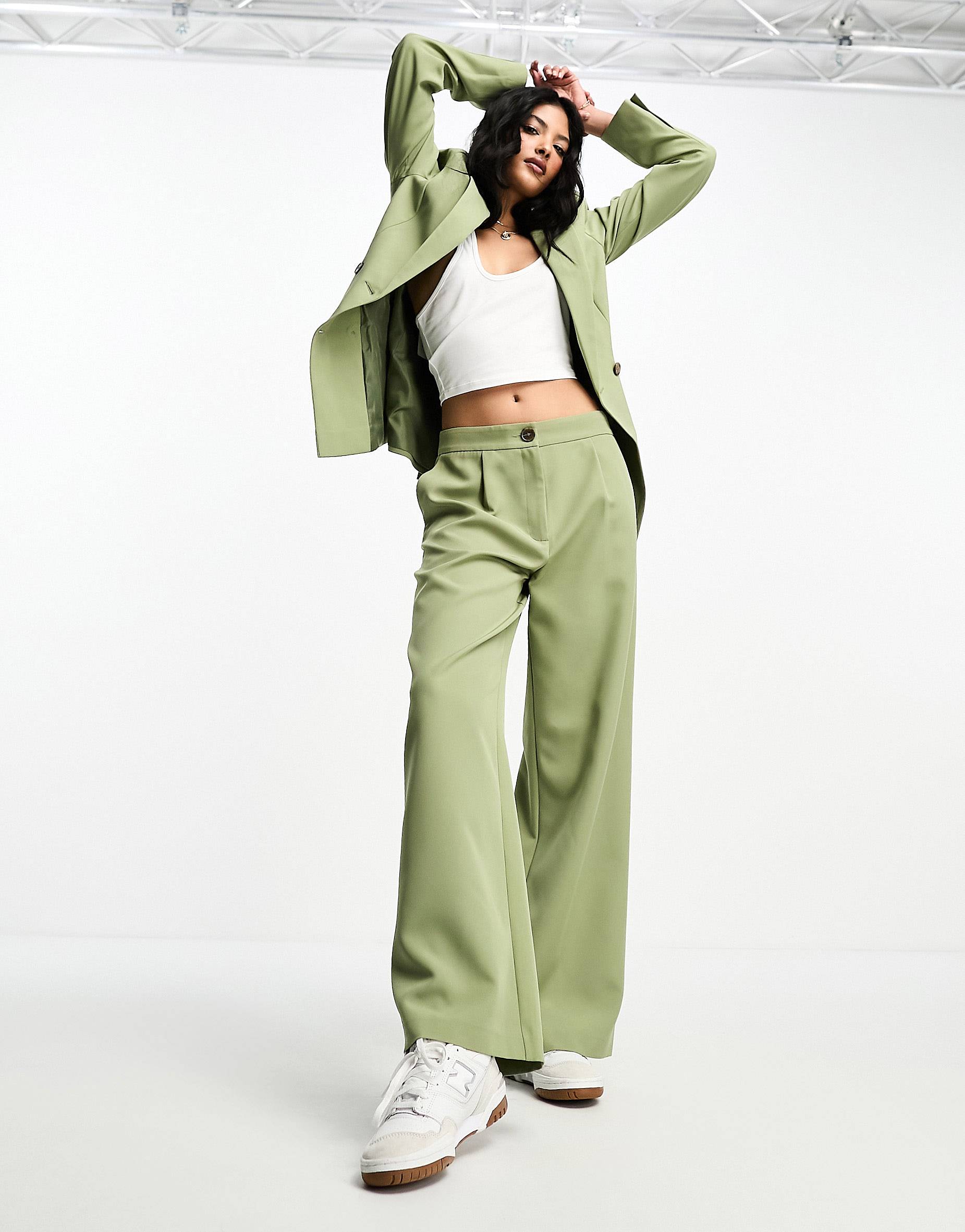 Slouchy dad pants in brown