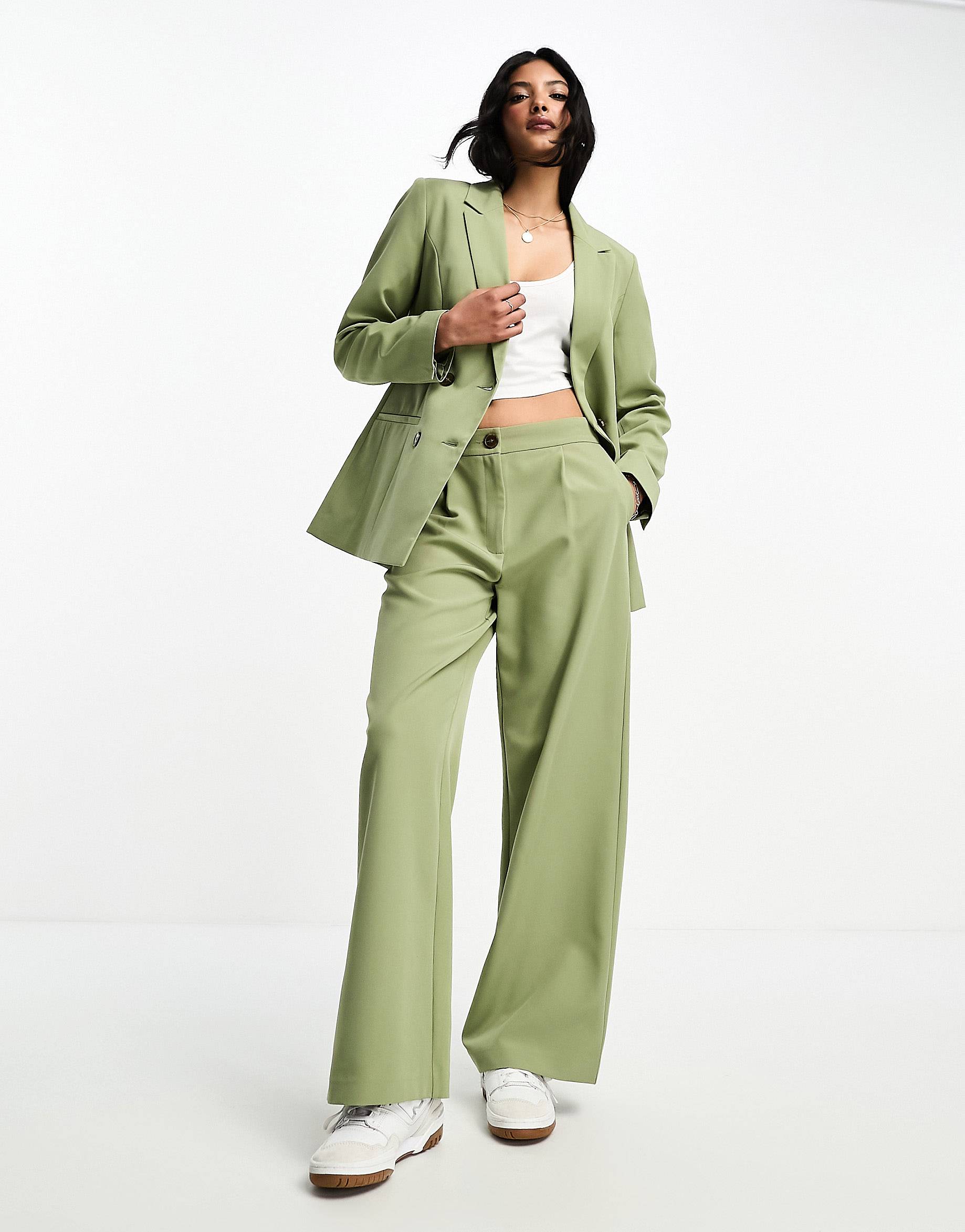 Slouchy dad pants in brown