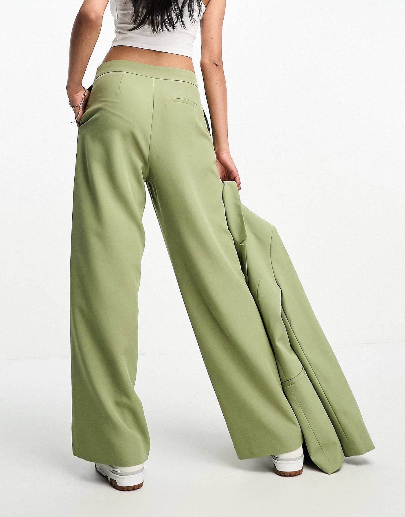 Slouchy dad pants in brown