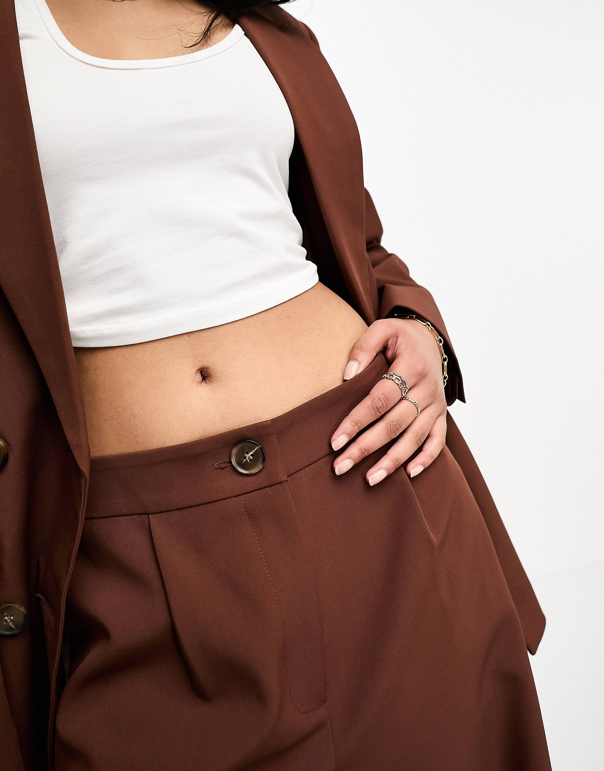 Slouchy dad pants in brown