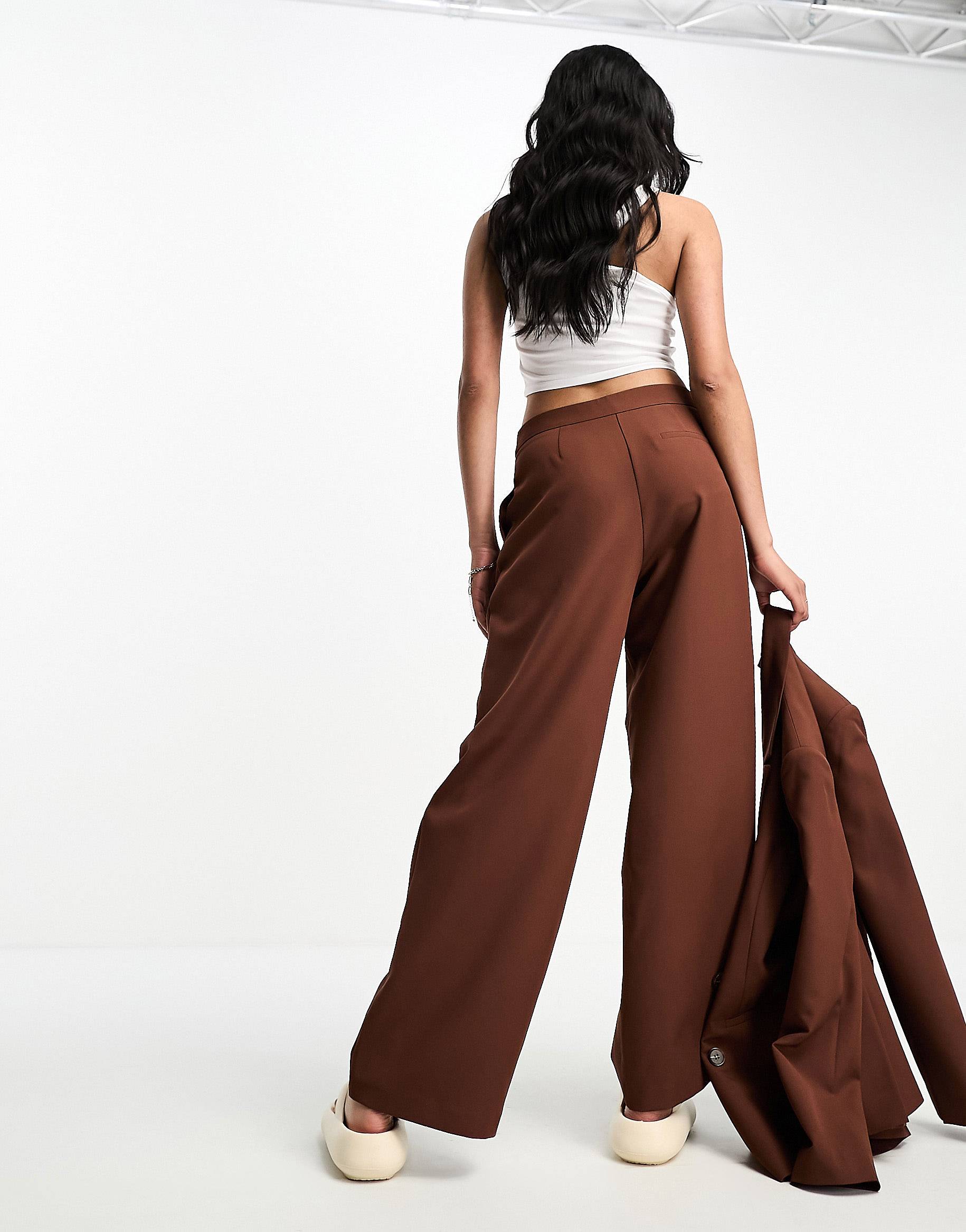 Slouchy dad pants in brown